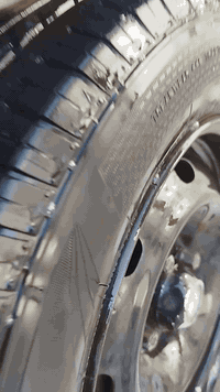 السلام عليكم بيجو 405 موديل 10 السعر 33 وبيها مجال الشراي يتصل رقم انجليزي باسمي ***********
