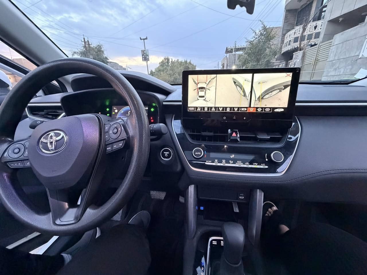 السلام عليكم 
للبيع فقط كورلا كروس آعلى فئة
موديل 2025
كفاله عامه
السياره ماشيه 24 الف 
كشنات اماميه كهربائيه 
شحن واير ليس
جنطة كهرباء 
4 كامرات 
اوتو هولد 
رادارات 
حساسات اماميه خلفيه 
قياده ذاتيه 
تحديد مسار 
السعر 185$ ورقه وبيها شي بسيط 
مكاني حي الاعلام
***********
