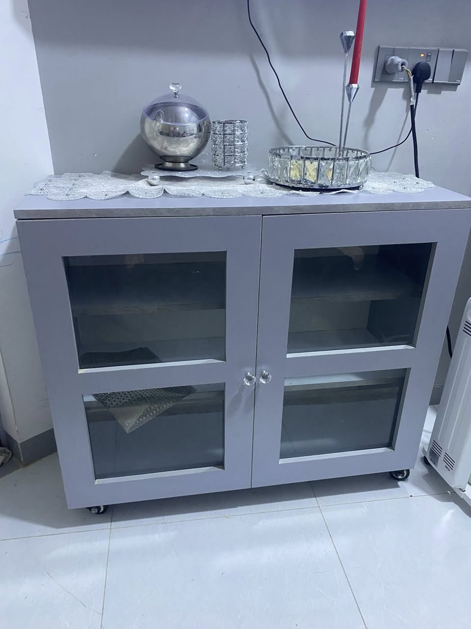 السلام عليكم ميز لبيع. نجاره mdf خشب موجاهز
ثقيل جدا مابيه اي ضرر نهائيا
عرضه متر وارتفاعه  متر وشويه العمق ٤٠ 
اللون رصاصي فاتح
السعر١٢٥وبيه مجال
مكاني حله الي يريده يدخلي خاص


**إذا كنت صاحب هذا الإعلان وتريد حذفه لأي سبب، رجاءا أرسل رسالة إلى الدعم الفني**