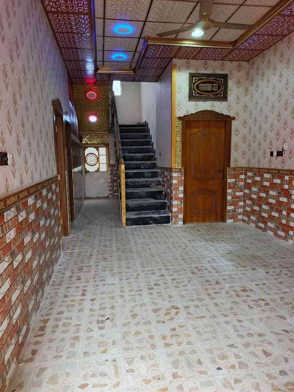 بيت للبيع مساحه 200 متر
غرفتين وصاله ومطبخ وديوان وكراج 
العنوان ابو الخصيب قرب معمل الشيخ
نموذج 25
مكاتبه وكاله ونسخه من الطابو 
السعر 85 وبيه مجال قليل 
***********
مكتب عقارات الخالدي البصرة, العراق
