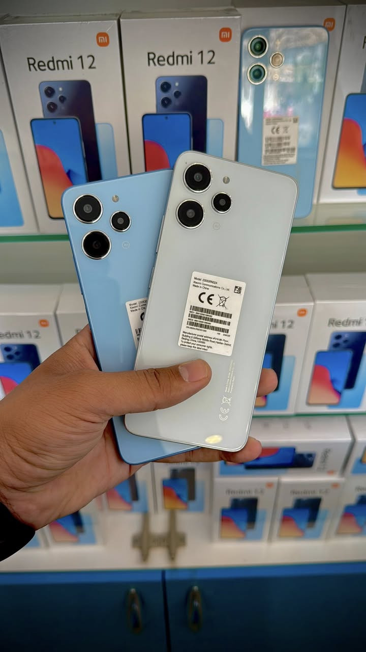 سلام عليكم 

متوفر موديلات اندوريد 

نظيف 100‎%‎ 

كامل ملحقات 

الاسعار جمله 

رقم جمله ***********
