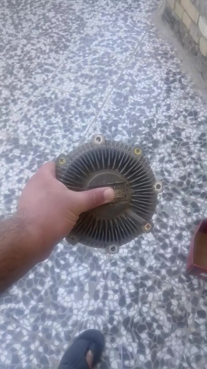 كلج مروحه حاوية جديدة  شترية ونباعت السيارة السعر ٥٥ قفل
*********** وشاشة داشكام وجك وتخم كاعيات اصلي شركة
