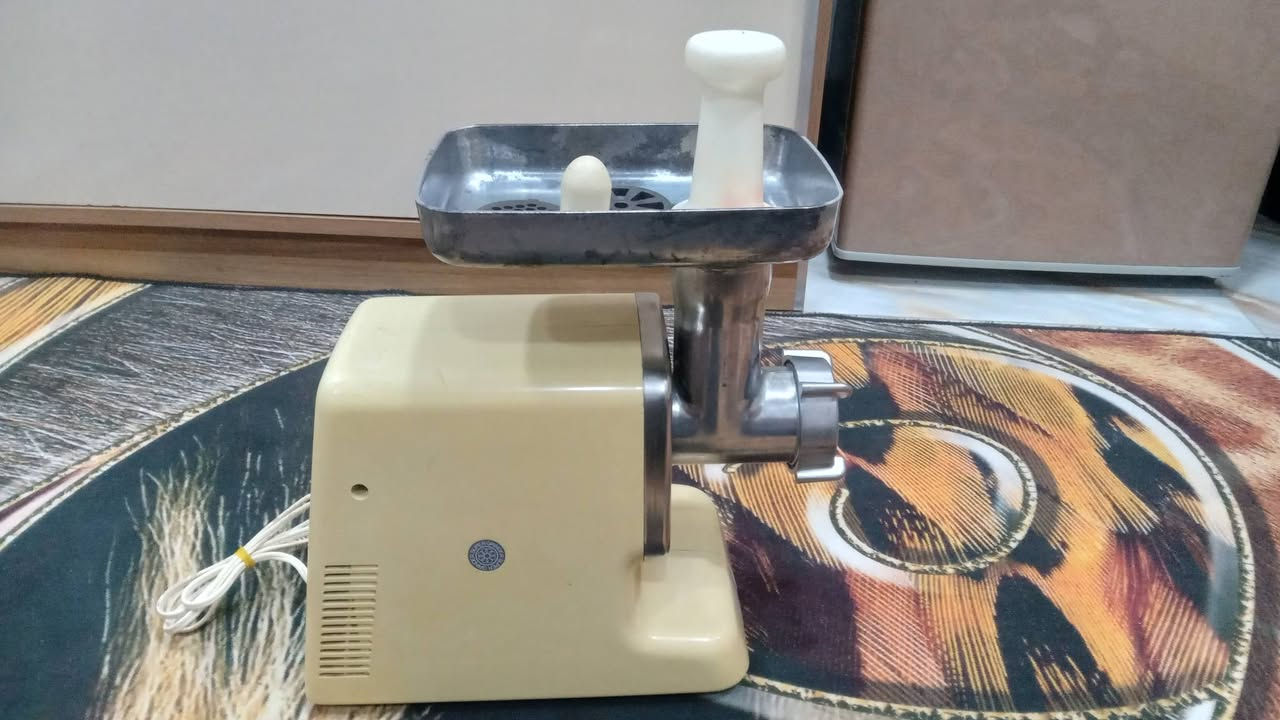 سلام 👋عليكم 
للبيع مثرامة (National) ياباني اصلي على وضع شركه نضافه عالية جدآ جداً ستيراد المنشاء العام العراقية ليرغب بل شراء يراسل الصفحة او تصال مكان بغداد 
***********
