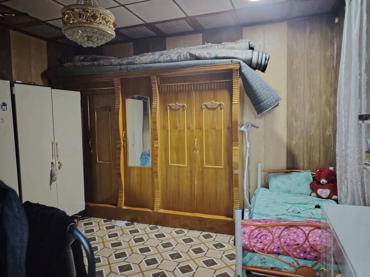 السلام عليكم
يعلن مكتب الخبير للعقارات 

وجود دار في حي المصطفى شارع سماح عل تبليط

مساحه ١٠٠ متر

الطابق الأول //استقبال ومطبخ وغرفه نوم وصاله ومجموعة صحيات داخليه وخارجه

الطابق الثاني //غرفه نوم

السعر// 63مليون  وقابل للتفاوض

للاستفسار مراجعة المكتب مقابل مركز الشباب الدوب

اتصال //***********
