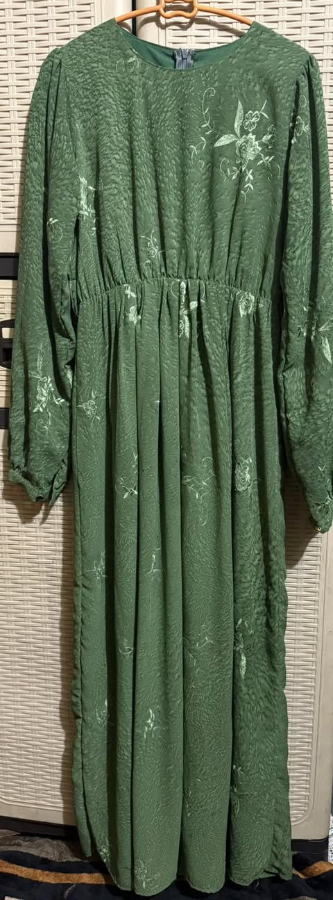 فساتين نسائي قياس ميديوم وسمول ب٥ الاف 
يوجد توصيل داخل الامين


**إذا كنت صاحب هذا الإعلان وتريد حذفه لأي سبب، رجاءا أرسل رسالة إلى الدعم الفني**