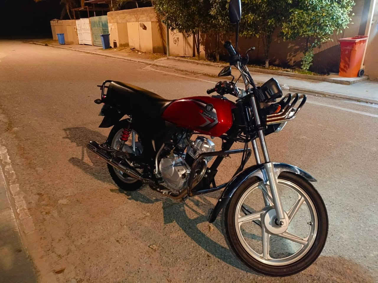 السلام عليكم ماطور اكس بركس للبيع مسجل باسمي  من ثاني يوم احولك مابي اي ضرر سعره مليون 800 وبي مجال للاستفسار ***********
واخوان رجاء بيع نقدا فقط
