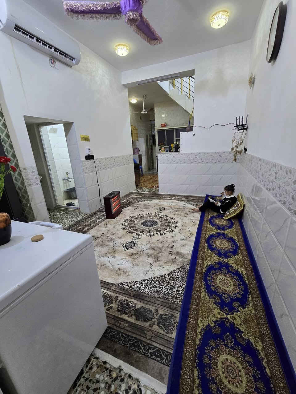 بيع مستعجل بيت للبيع  ١٠٠ م طابو صرف السند باسمي مداور  ثاني يوم صب كونكريت بناء جديد يحتوى على غرفه وصاله ومطبخ واستقبال وتخاريج خريطه حلوه مرتبه  مكانه شارع المجمعات مجمع بيتي ٢ يم مدرسه ادوبا الاهليه وقريب على شارع العام  متوفر جميع الخدمات ماء كهرباء مدارس منطقه حلوه مرتبه شوارعها  ١٥ سعره ٧٥  اتصال  ***********
واتس اب ***********
