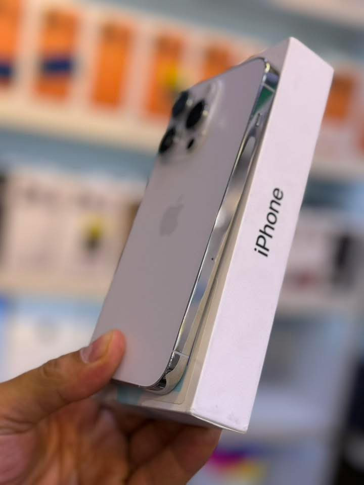ايفون 14 برو ضمان وكاله شرق اوسط اصلي ذاكرة 256 بطاريه 90 نضافه 💯💯 جهاز لا مفتوح ولا مصلح ضمان 5 ايام من مركز وين ميعجبك افحص على حاسبه كله نورمال وتر بروف ملحقات كامله السعر 725 الف قفل اقوى سعر. 
العنوان بغداد البياع شارع عشرين 
هاتف*********** 📞📞
هاتف *********** 📞📞
