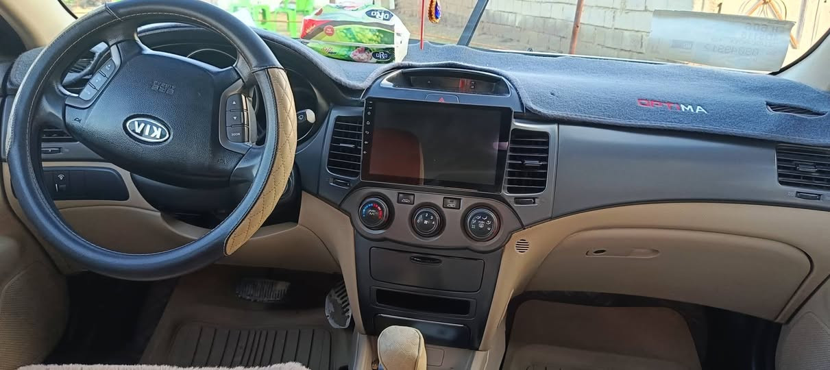 سلام عليكم
اوبتما 2010 فول موصفات 

فتحة سقف

بردة خلفية بلادي

اشاير بالمري

مري شفط

شاشة وكامرة

نضام ABS

رقم بابل وهزة جديدة

مداور ثاني يوم

بية رش بلباب الخلفي وجاملغ الوره بي تعديل فقط

مكينة وكير جدد شرط

تخم تاير جديد 

تدفئة وتبريد خير من الله

***********
