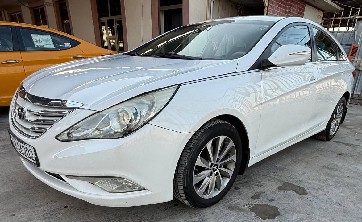 السلام عليكم
للبيع٫٫  هونداي سوناتا 2014 وارد خليجي محرك 2400دوش رقم سليمانية 
محرك وكير وصدر وتبريد كله جديد وخير من الله 
تخم تاير جديد 
هزة وفحص جديد بيها بعد سنه 
السيارة بيها جاملغ وباب خلفيات صبغ وبيها باب الصدر هم صبغ السيارة حلوه وجاهزة صبغها اثر شخوط مواصفات السيارة مري شفط كشنات كهرباء شاشه اندرويد تحكمات ستيرن وبعد بيها مواصفات
 مكان السيارة بغداد الكرخ 
السعر 115 بيها مجال للشراي
***********
***********
