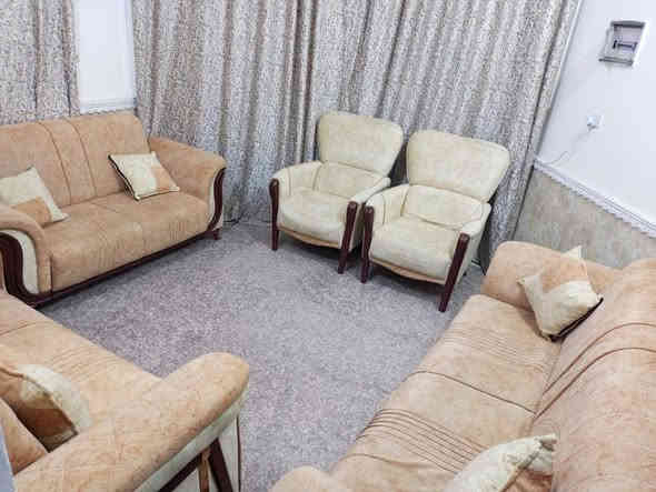 يا الله 
تخم تركي مودرن اخو الجديد 5 قطع 10 مقاعد مع الكوشات السعر 425 وبي مجال قليل الموشراي ليكسر بحلال العالم 
العنوان ناصريه حي اور 
***********  توصيل موجوود
