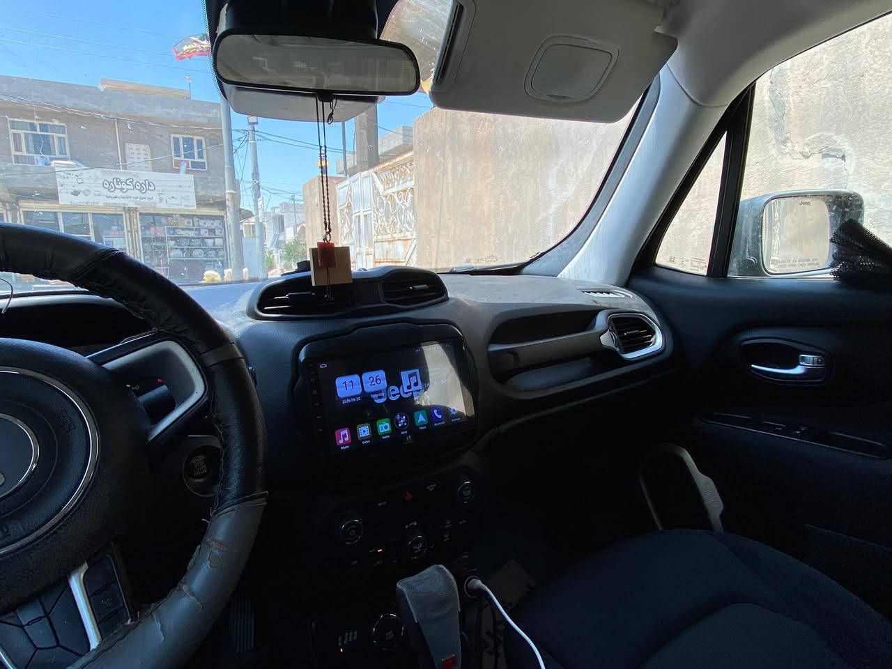 سلام عليكم ورحمة الله ؛
جيب رنيكيد 2019, 

للبيع بسرعة — Jeep Renegade Sport 2019
لون أسود — محرك 2400cc

سيارة نظيفة وعملية جداً، مناسبة للاستخدام اليومي والسفر، بحجم SUV مدمج وسهلة القيادة.
المحرك 2.4 لتر اقتصادي وقوي بالنسبة لحجم السيارة

المواصفات:

جيب رنيكيد موديل 2019 دفع رباعي 4x4 
محرك 2400cc بنزين
لون أسود مميز
گير أوتوماتيك
تصميم SUV مرتفع وعملي
صرفية وقود زينه مقارنة بحجم السيارة
مقصورة مريحة ورؤية ممتازة
كاميرا خلفية
شاشة / نظام كارپلي 
بلوتوث و USB
تبريد بارد
شبابيك ومرايا كهرباء
مثبت سرعة
أنظمة أمان: ABS، مانع انزلاق، ثبات إلكتروني، إيرباگات كلها سليمه

سيارة شبابية، قوية الشكل،

العداد: [١٣٠ الف]
الحالة: [كلير امريكا حادثها جاملغ خلفي في العراق بدون اي ايرباگ]
السعر: [١١٥٠٠$]

السيارة جاهزة للفحص، والبيع لأقرب سعر مناسب.
للجادين فقط، التواصل على الخاص أو الاتصال: [***********]
