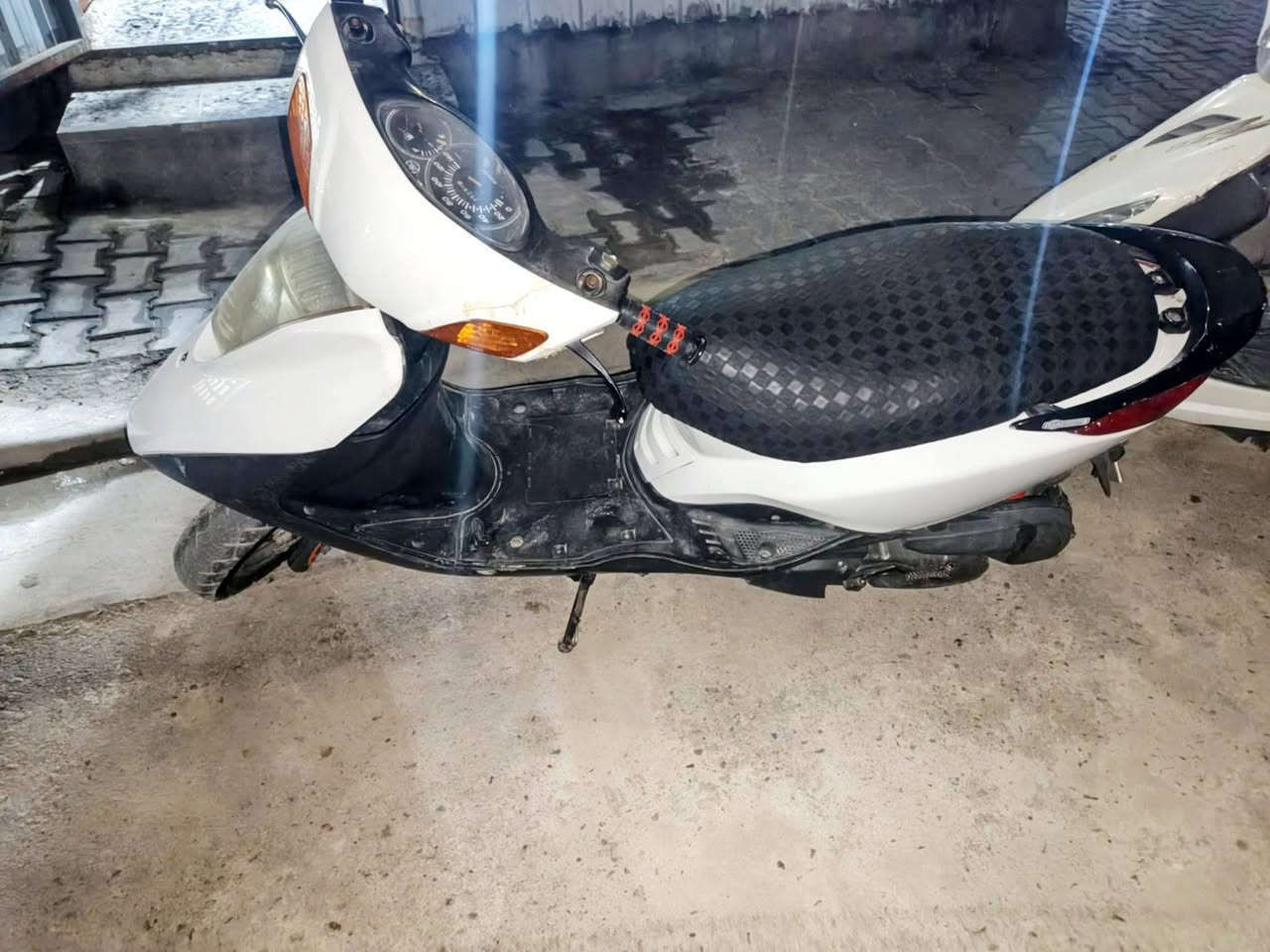 للبيع بريز مكينة مكفولة كلجات نظيفة كهربائيات شغالة لايت عالي ناصي إشارة كلة شغال كفرات تايوان تايرات دبلات باتري سلف هندر شغالة نقصهة فقط ستان تعليك السعر ٤٥٠ هاتف *********** بغداد الحسينية الراشدية
