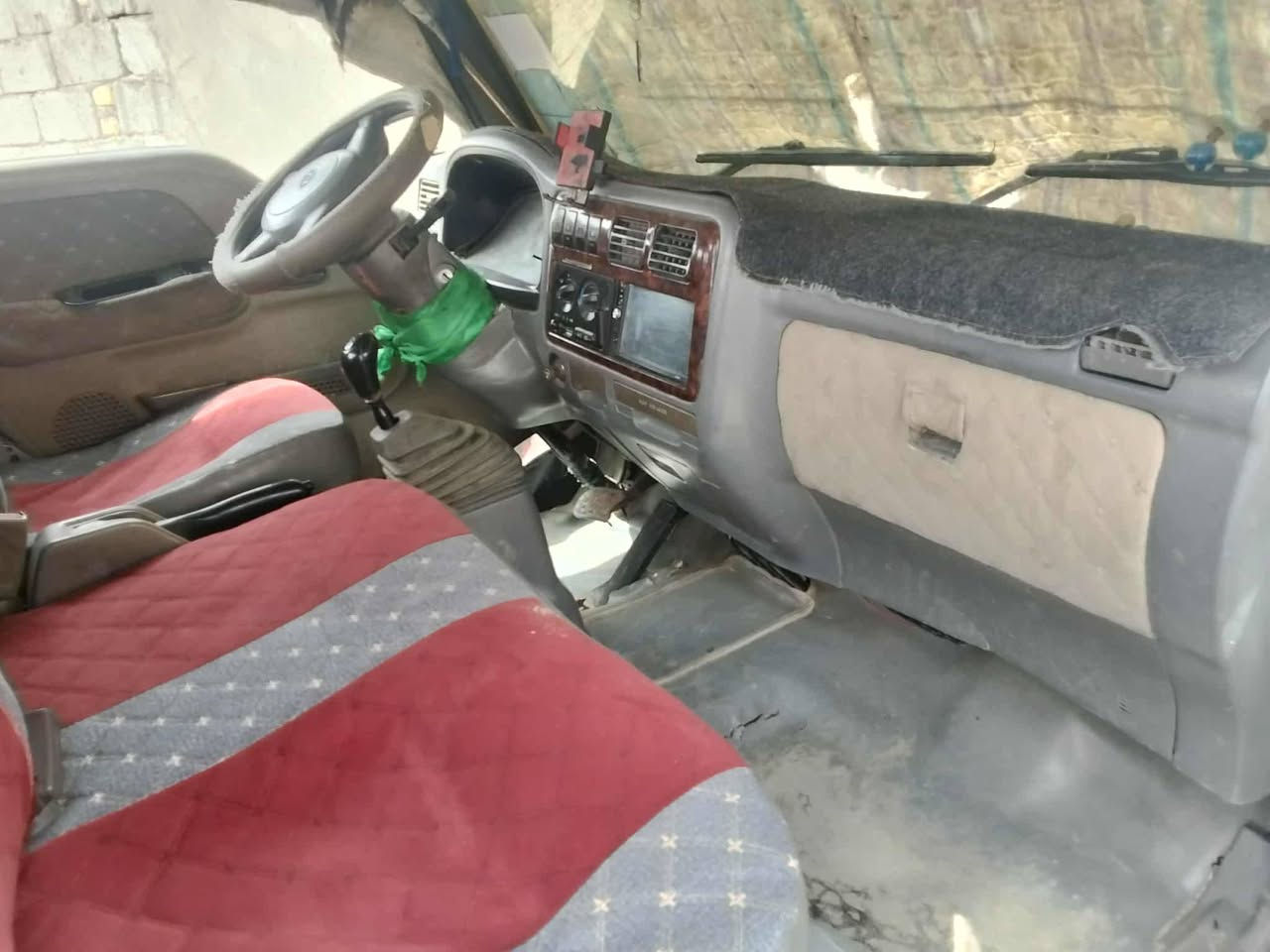 السلام عليكم كيا بنجو حمل موديل 2000 سياره مقفوله قصه ضربه وصوليات سعر 59 وبيها مجال مكان ناصريه مركز الرقم ***********
