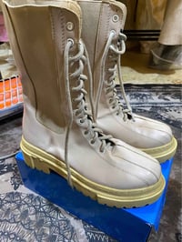 بوت نسائي • مقاس ٣٧ • بغداد بلديات