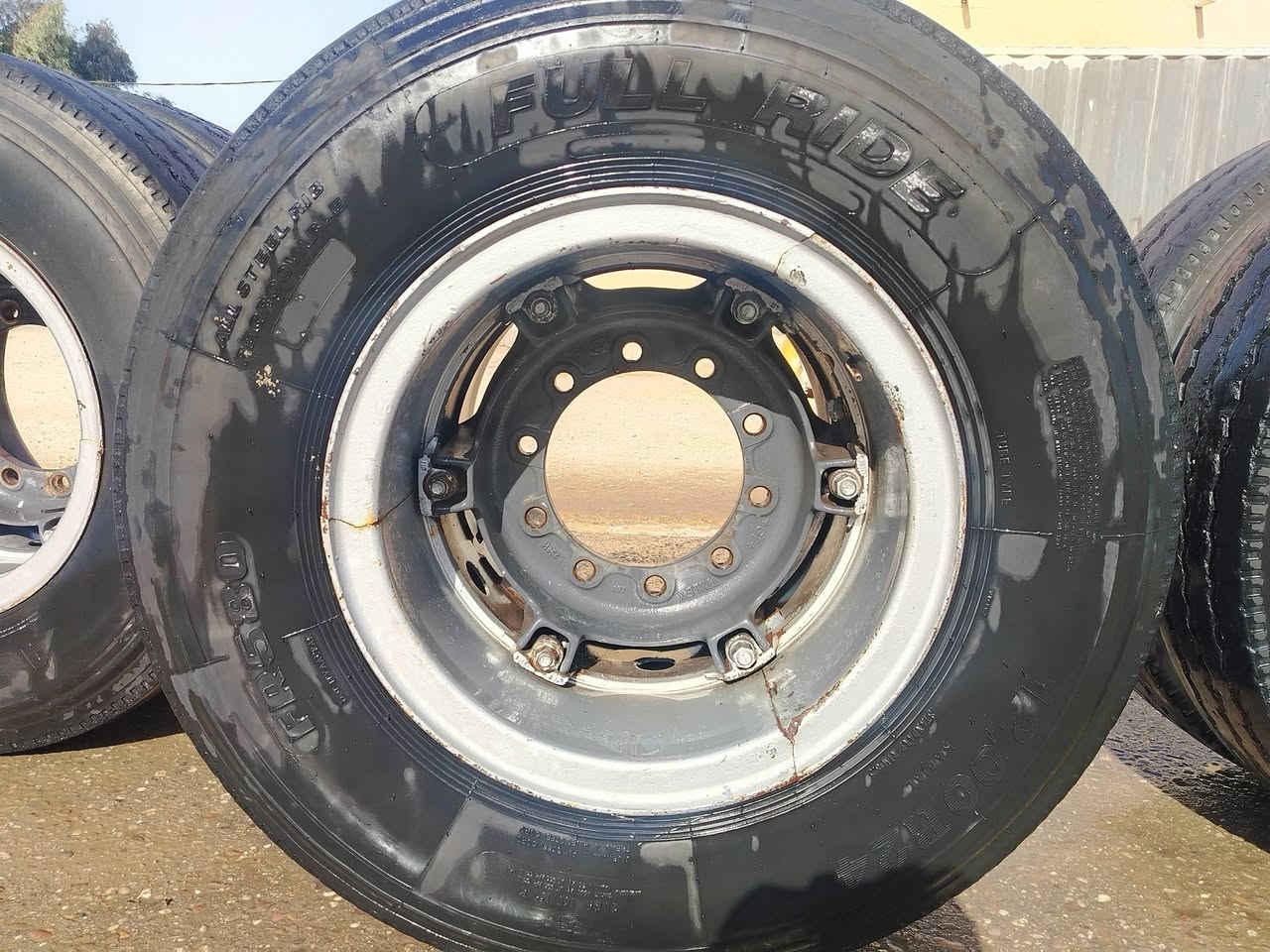 تايرات للبيع تخم ويل ألماني تخم برماغ ألماني وتخم طوك كامل جيب وشد السعر خاص ***********
