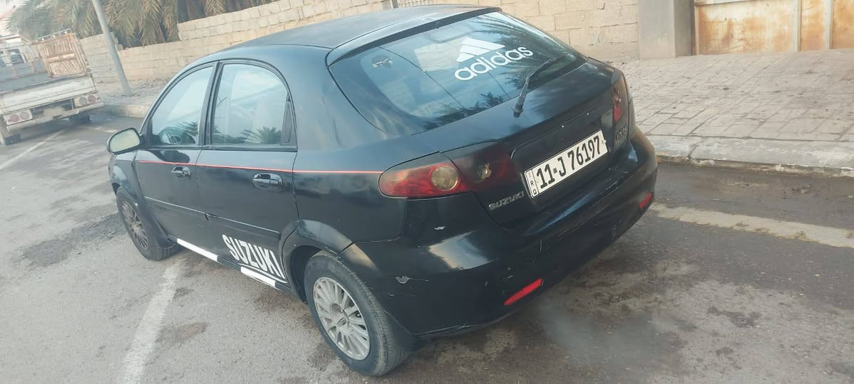 سوزوكي فورنزا هاتش باك (رينو)
غراضها فورنزا واوبترا جيب وشد
موديل 2007 
كير اوتماتيك شرط 
محرك 2000 معمر جديد وباقي بي صوت بالكور
لون اسود رقم بغداد انكليزي باسمي تحويل مباشر 
السنوية بعدها ما ساقطة
مصبوغة حزام بدون دواخل
قمارة وتكم وشاصي مكفول 
سنتر لوك والجام كهرباء 
كامرة خلفية
السيارة على ايدي وعليها ادامة كاملة 
كل كهربائياتها شغالة 
تخم سماعات جديد
صدر جديد بدلته كامل قبل شهرين
تبريد شغال ومعروف تبريد الفورنزا
التبريد عليه ادامه كاملة كلشي جديد 
غرفة نظيفة 
تخم تاير وويل كب جديد 
محرك 2000 تشتغل بالصيف عالبانزين العادي ويه التبريد بدون ادوانز 
مكانها الفلوجة 
سعرها 55 وبيها مجال
***********
***********

