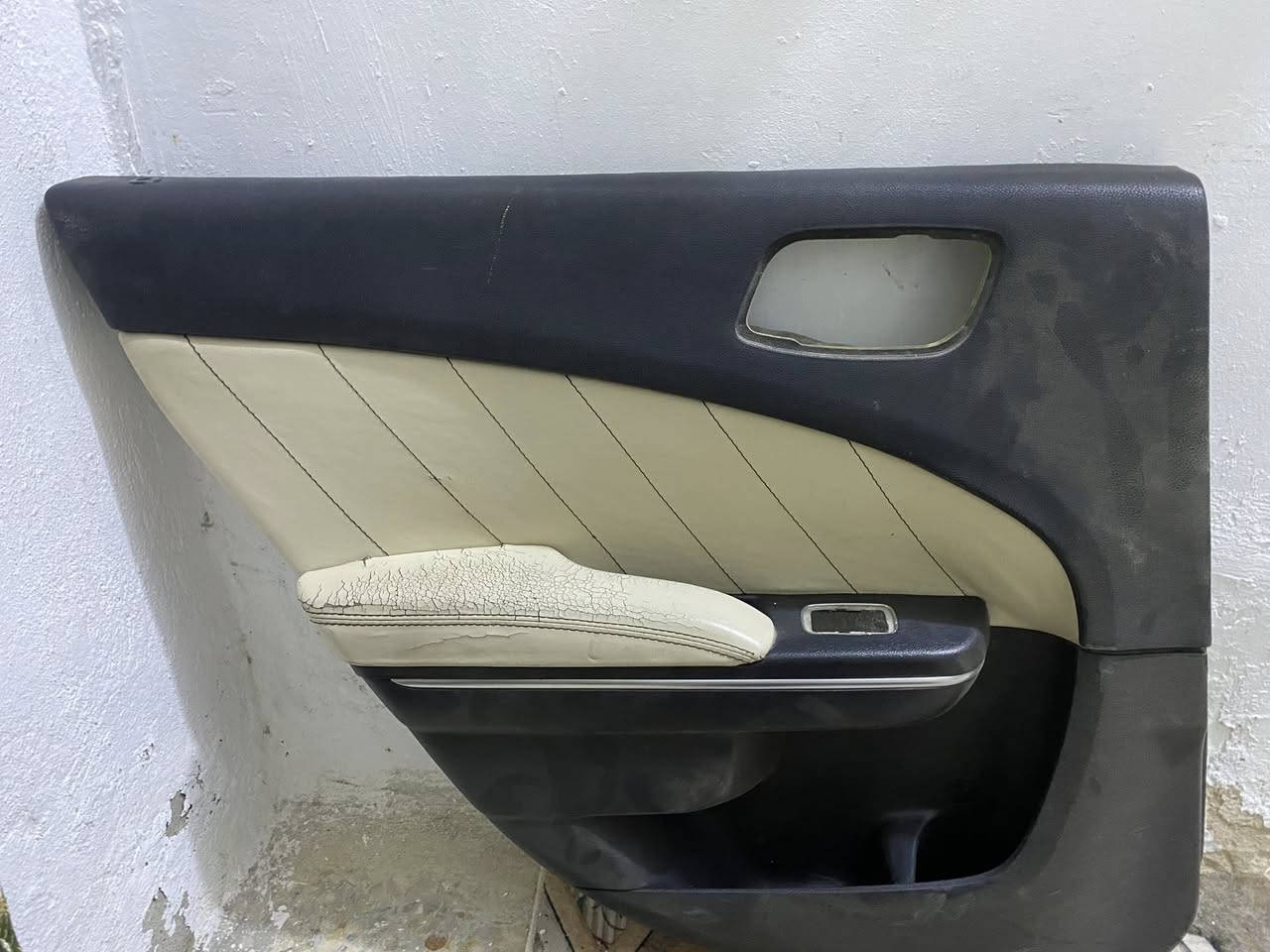 السلام عليكم بطاين مال جارجر العنوان بغداد الحسينية الراشدية***********
