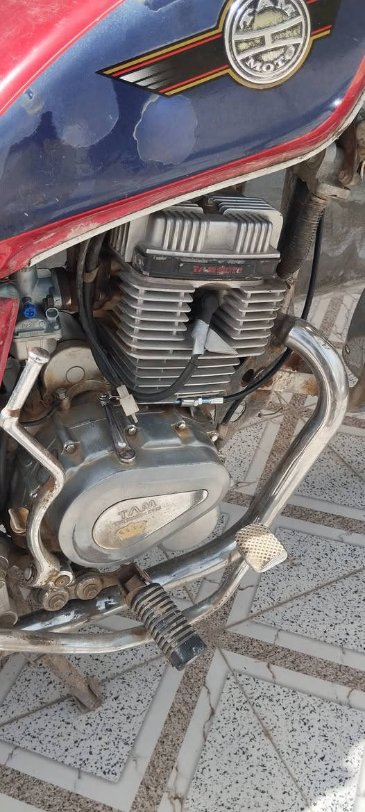 سلام عليكم  دراجة 17 للبيع  وراق الشراي يتصل عله رقم ***********
