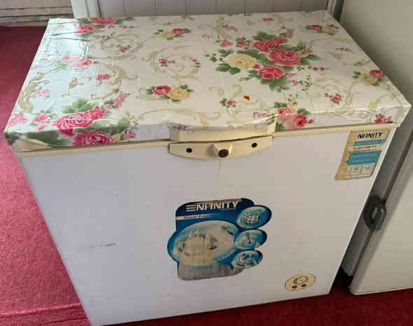 مجمده للبيع تجميد جداً قليل بيها عطل السعر 50 للتواصل ع هذا الرقم ***********
