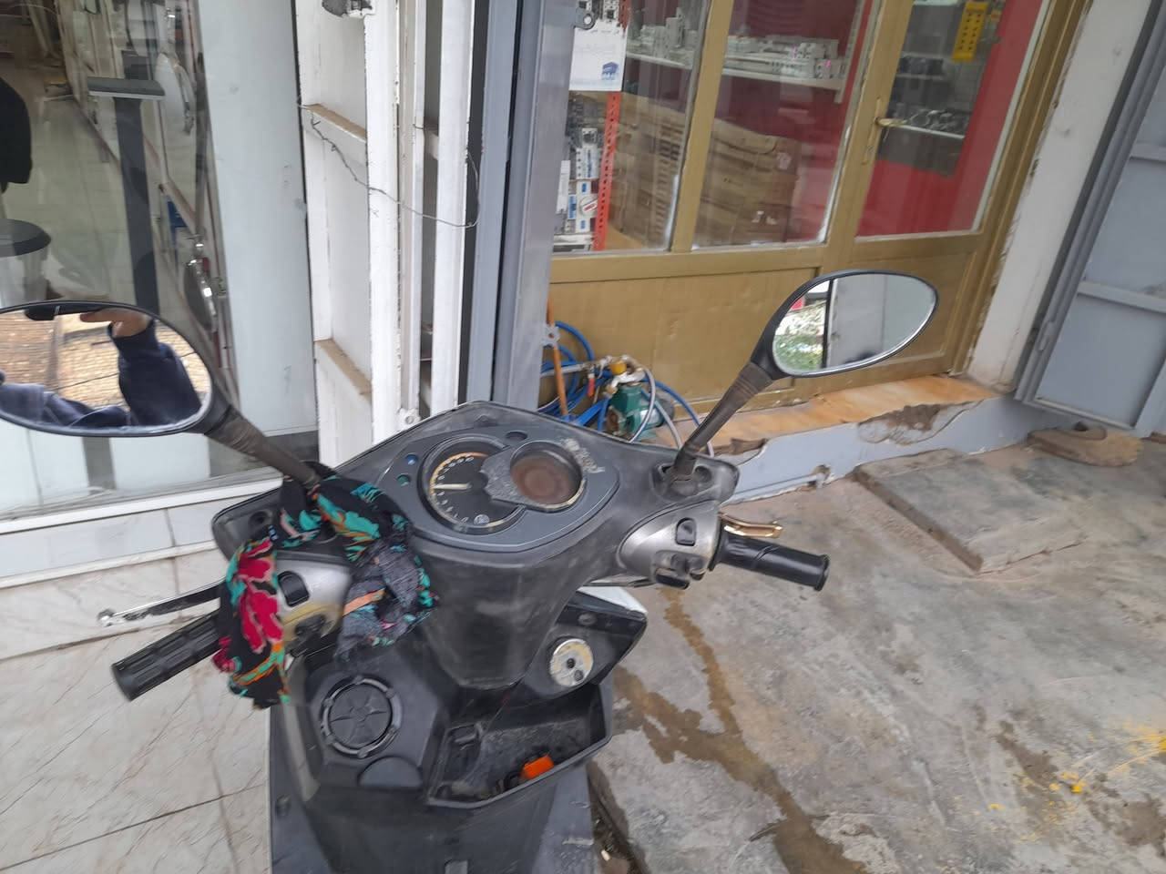 للبيع السعر 400 وبيه مجال موجود نت ورقم ***********
