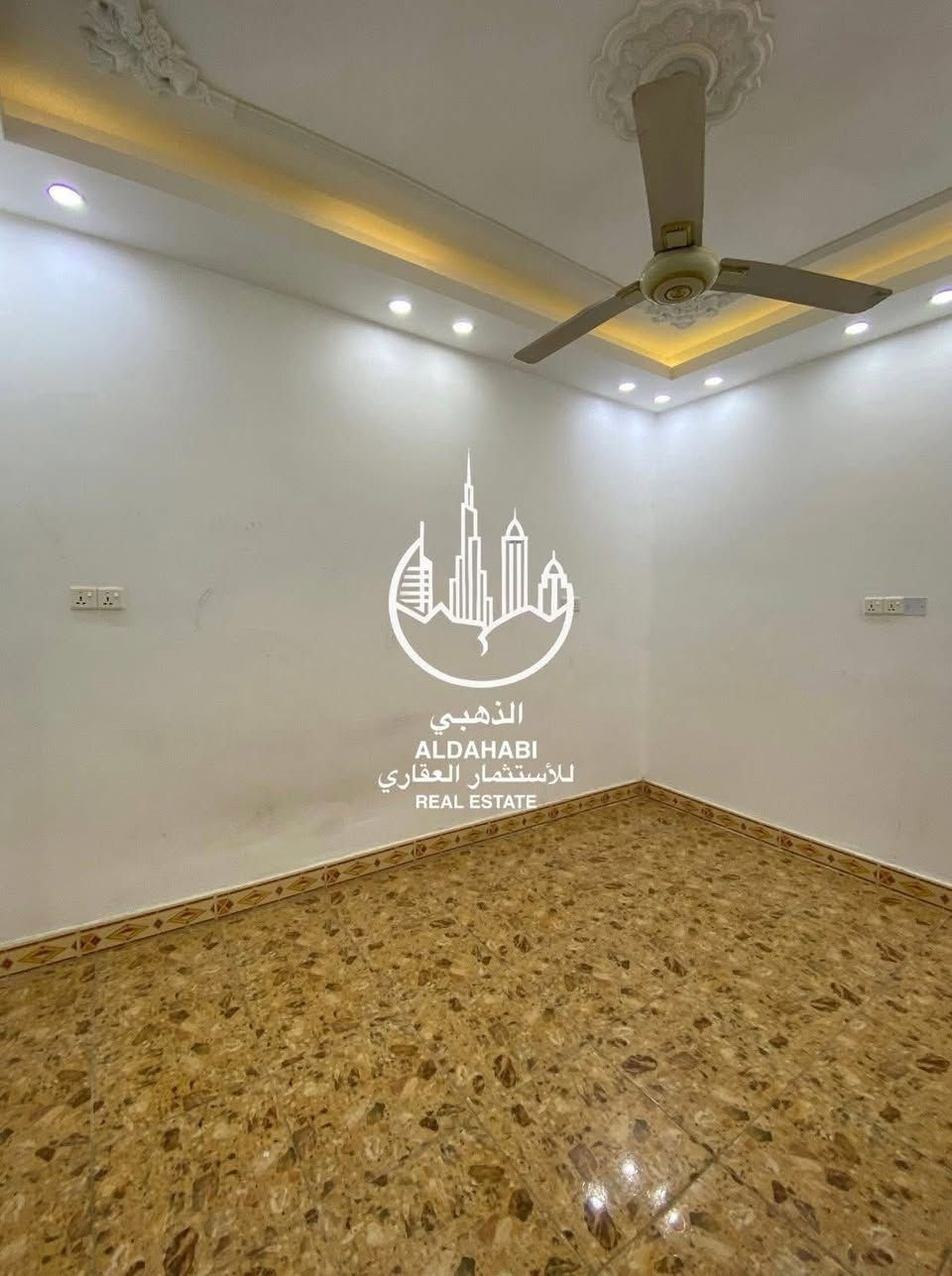 بيت طابقين للايجار في الطويسه موقع ممتاز جداً يلائم السكن العائلي

مواصفات البيت يحتوي ثلاث غرف منام ، صاله ، استقبال ، مطبخ ، صحيات ، كراج 

سعر الايجار مليون وربع 
.
للمعلومات اكثر الاتصال على الارقام
*********** 
***********
او زيارة موقعنا 
البصره _ شارع عام حي الزهراء _ قرب مستشفى النفط 
الذهبي للاستثمار العقاري
مجاز قانونياً
