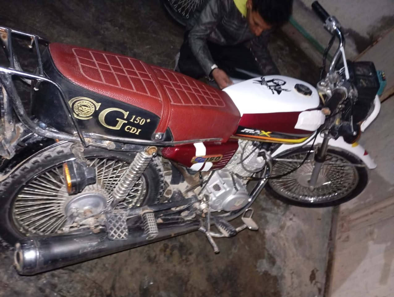 سلام عليكم ماطور للبيع موديل 23 كير ومحرك جدد كهربائيات شغاله اوراق بي وحده ماطور تايرات جدد *********** المكان حلولاء السعر ٤٥٠ بي مجال
