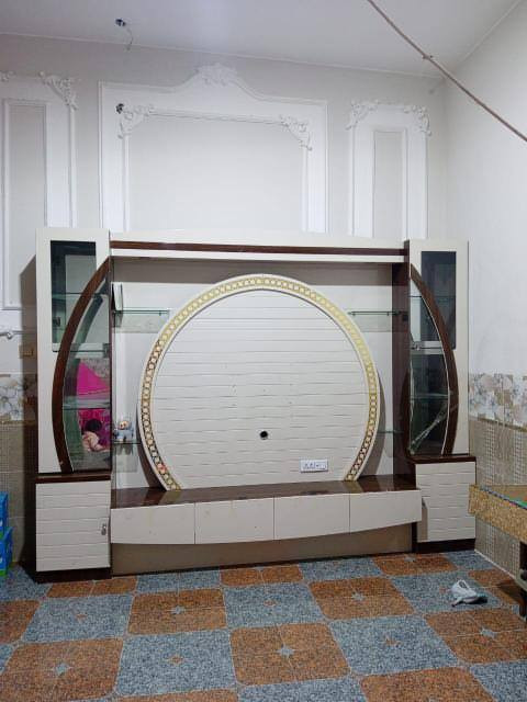 معرض تركي قوي كلش وثكيل + گلوبات ونشره وشكله مثل ديكور نظيف ومابي شي بس فطر بسيط بالجامه مالته اشتريته بمليون وربع اريد ابيعه ب ٢٥٠  للتواصل ***********
