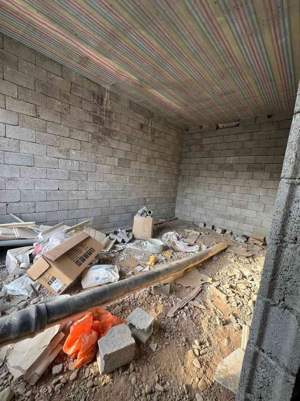 سلاووبه ريزان
خانوويه كي هه يكه ل 
بؤفروشتن /قه ره بوه كاني 
به رامبه رگوندي تابلؤستي 
شوينيكي زور خوشي هه يه 
رووبه ري 100م واتا

5به 20 مالي دؤسته 
نرخي زورزورگونجاوه 
په له بكه وله ده ستي خوتي مه ده 
بوزانياري ته واو په يوه نديبكه نه 

***********
***********
***********
