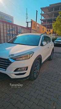 توسان خليجي موديل 19 ماشيه ١١٠ كم مكفوله من الصبغ والضرر والتكحيل  بس ...