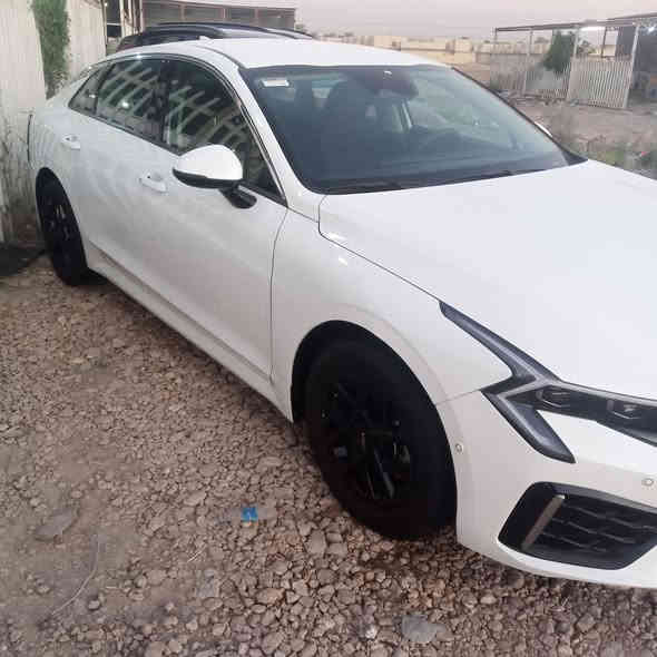 السلام عليكم كي5 موديل 25 حادثه موضح بل صوره السياره باب ثاني  شاشه دجتل رادار امامي رادار خلفي رادار جانبي تشغيل عن بعد مكينه 2500cc اربع وضعيات قياده السعر 185///// ***********
