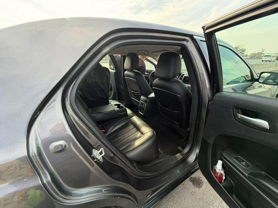 السلام عليكم 
للبيع او مراوس با الجيب الشكل الجديد 
كرايسلر اوباما .

تو ويل

الموديل :2019 . 

العداد : 25 ميل وظع شركة 

المحرك : 3.6L . V6 .

الرقم : سليمانية )

المواصفات :
 
* ⁠مصابيح اماميه زينون .

* ⁠ويل قياس 20 انج عنكبوت .

* ⁠مقاعد جلد .

* ⁠مقاعد السائق كهرباء  .

* ⁠مثبت سرعه .

* ⁠كامره خلفيه .

* ⁠مرايا متحسسه للاضاءه العاليه .

* شاشه جبيره .

* ⁠السياره⁠ بجم عريض 
بدون حادث جاملغ الخلفي تخريب فقط
صور مرفقة
 ⁠للاستفار اكثر
السعر 255 
شكرا
***********
