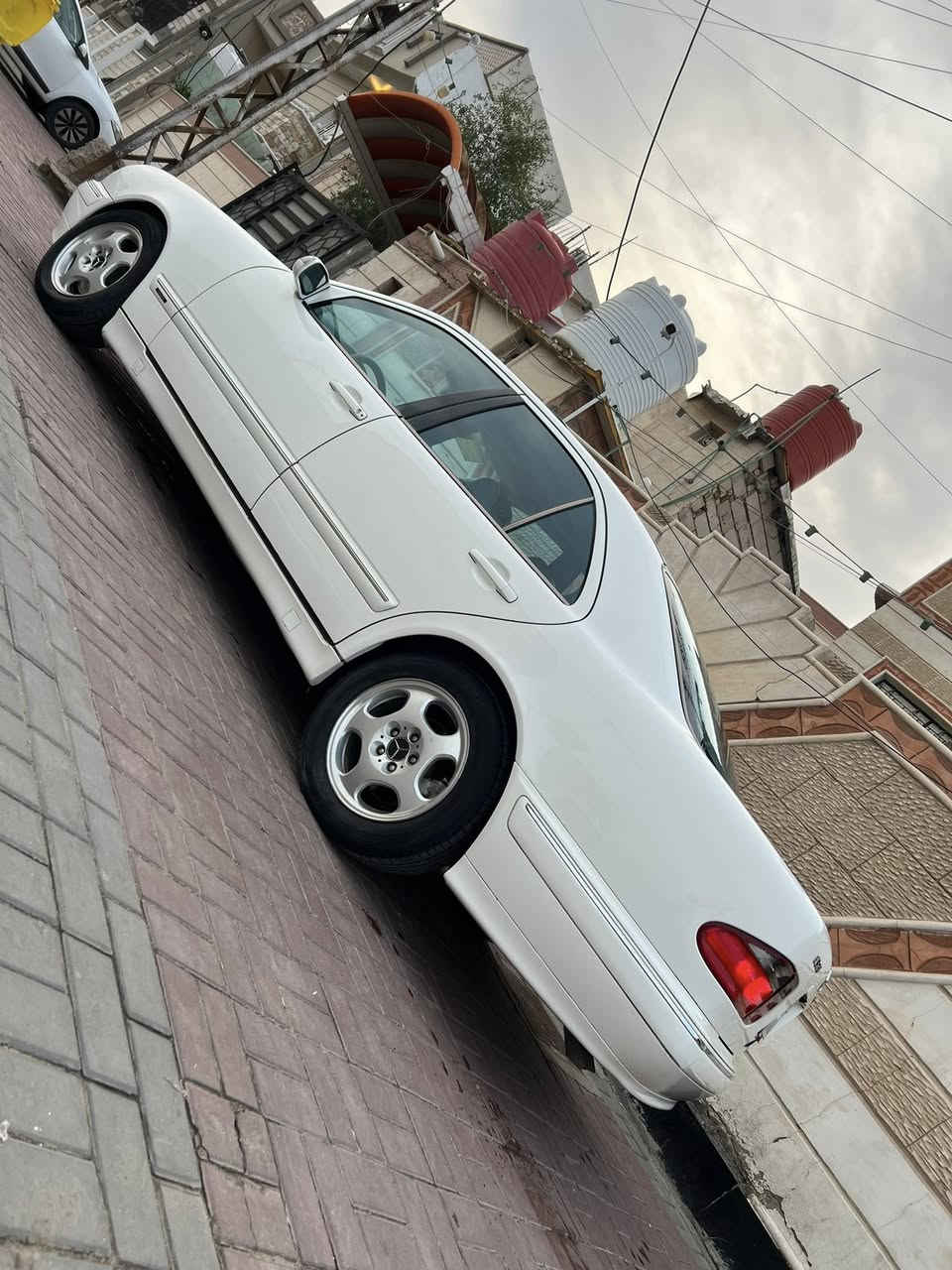 السلام عليكم كل عام وانتوو بخير
مارسدس ام عيون موديل 2001 
رقم شمالي الجديد وبسمي 
سياره جديده ع وضع الشركه 
فول موصفات واحد ع واحد 
محرك سته سلندر 
حجم 320
العنوان البصره 
 السعر 140$
رقم الموبايل ***********
