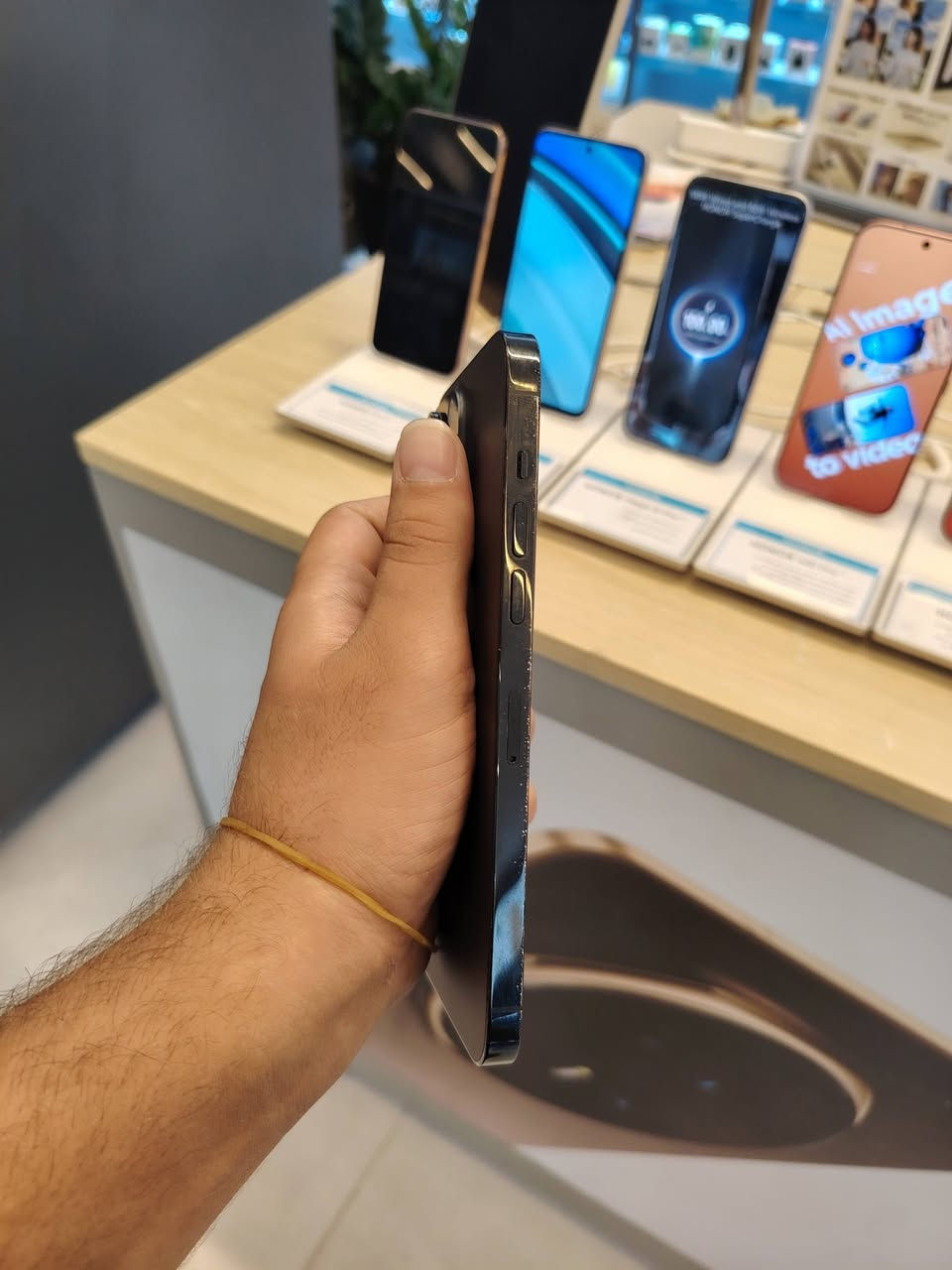 سلام عليكم ايفون 14 برو ماكس للبيع
ذاكره 256 بطاريه 86 بلاديه جهاز مكفول من كلشي وتر بروف جهاز نضيف سعره 850 مكاني بغداد السيديه *********** واتساب
