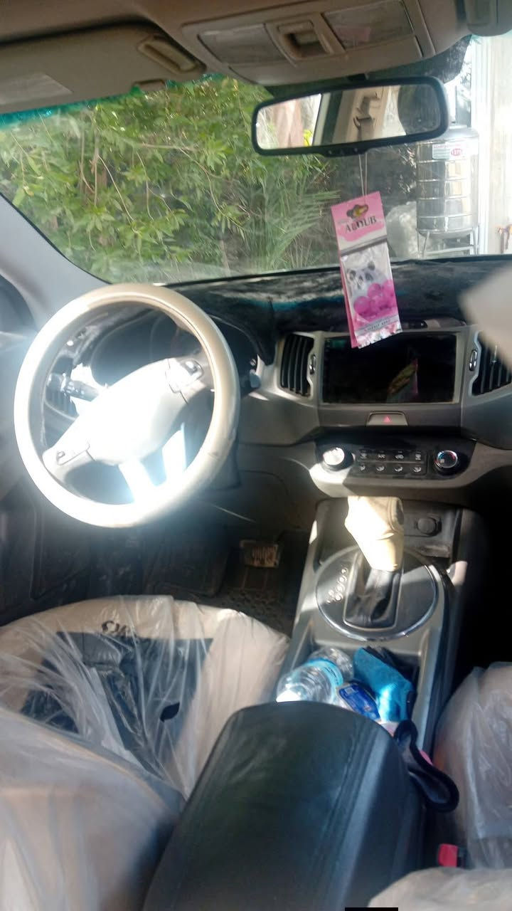 سبورتج ٢٠١٢  مكفووول  بانوراما خليجي محرك ٢٠٠٠  ماشيه ٩٠ الف .سنويه باسمي  مكانها ابي غريب  السعر  ١٥٥
***********
