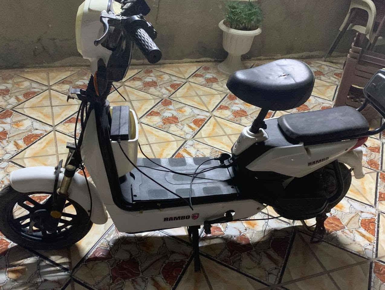 ماطور شحن البيع نضيف بس بطاريات عايزوو سعر 150 الف وبي مجال ***********
