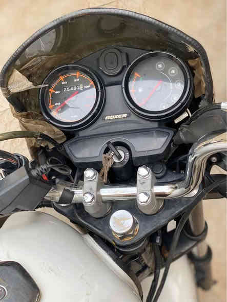 السلام عليكم 
دراجه بوكسر كلاسك رقم وسنويه بغداد
شرط تحويل جاهزه اي نقص مابيه
مديل 22 شكل 23 مكينه مجفته تجفيت شركه 
السعر 1800 وبيه مجال
العنوان بغداد الدورة شارع حي الشرطة
*********** Colombo
