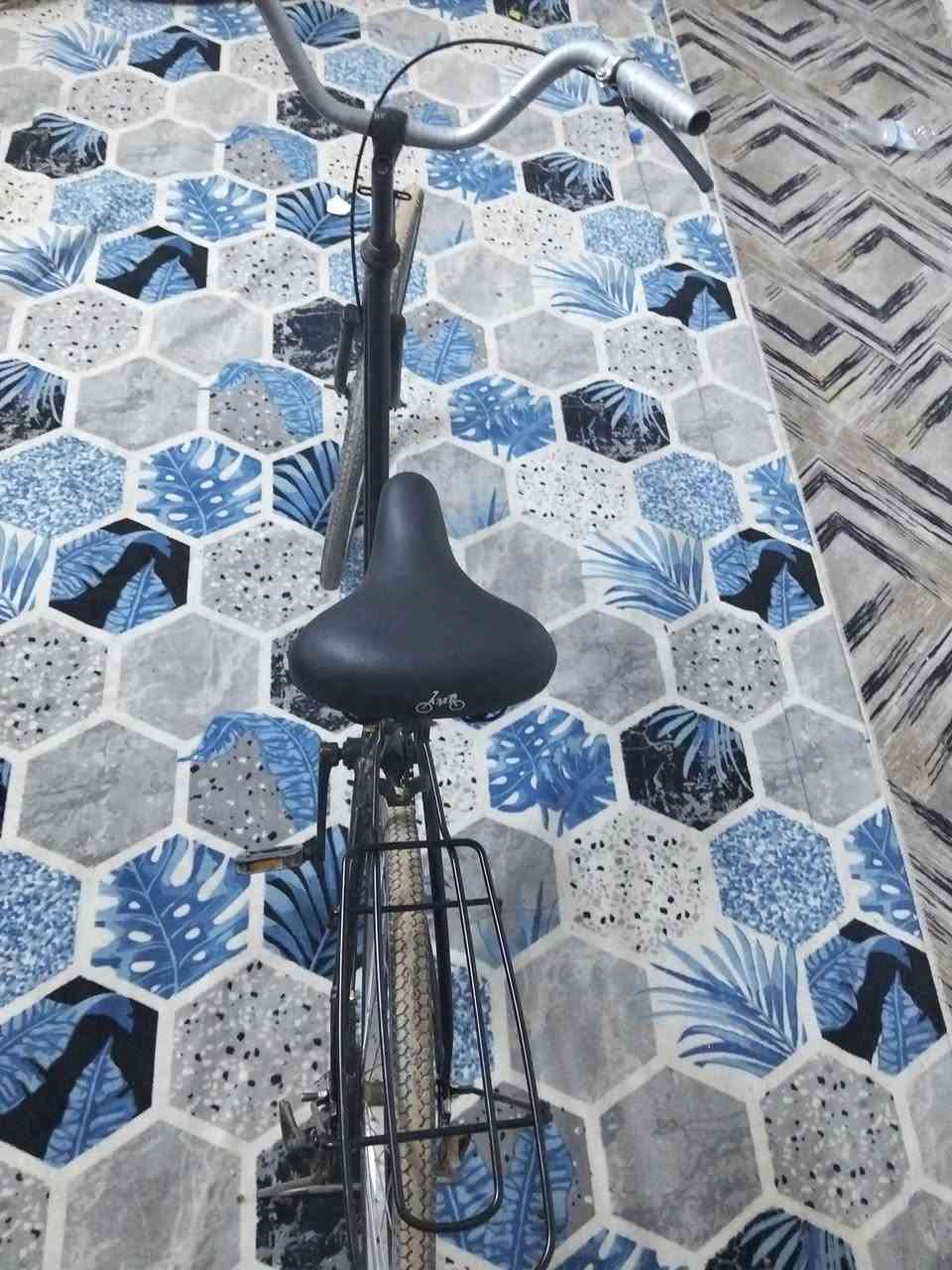 سلام عليكم  بايسكل  للبيع او مراوس حجم 26
مصبوغ السعر 45 و بي مجال العنوان النجف حي العسكري شارع السبيس  الرقم *********** نتصل او واتساب
