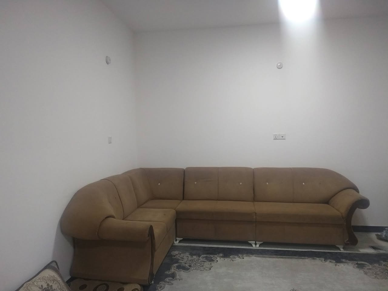 غراض بيت تسكام مستعجل على بيعتهن ***********
