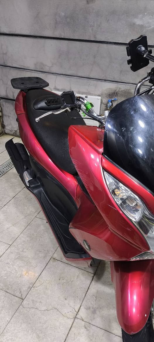 سلام عليكم pcx جيل لاول ياباني الدراجه مكفول ما عد الشخوط الموضح بالصور السعر1400 مدينه الصدر لانتصل***********
