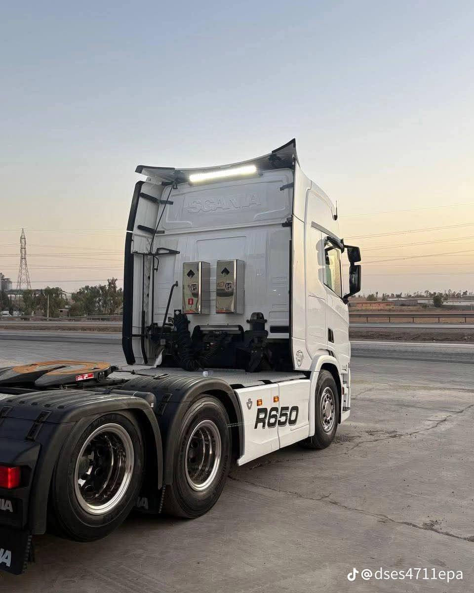 للبيع 2018 راس بلادي سحال خلفي مزوج بلاد حجم R650 فول مواصفات عربانه غسان موديل 2026 اربع محاور للأتصال *********** مكلف بالنشر
