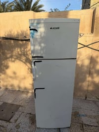 ثلاجة للبيع شغالة الفريزر وكلها شغالة عل فحص مكاني بغداد البلديات هاتف...