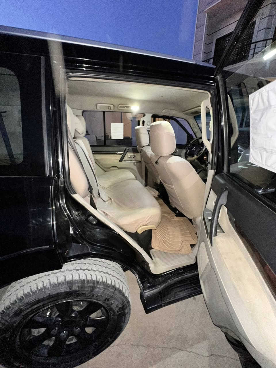 باجيرو ١٦خليجي مكينة ٣٥٠٠ بيهة بس جاملغ صبغ ماشية ١١٦ كم  رقم اربيل مكينة مفتوحة  سعر ١٥٠    رقمي ***********
