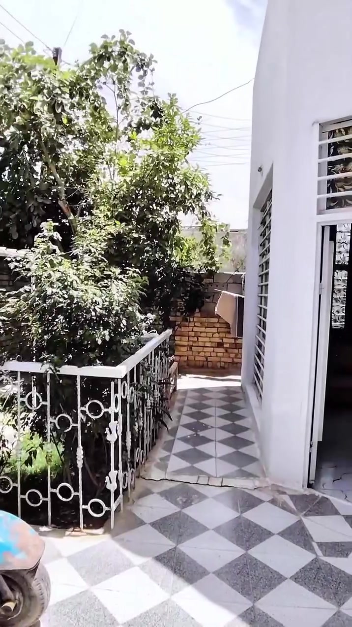 🔴بيت طابو صرف المساحه 220م ركن على شارعين عرض الشارع 8م شبكة المجاري كامله ومقبله على تبليط الموقع خلف اسواق الربيعي يبعد عن الشارع العام 100م الاتصال على الرقم ***********
