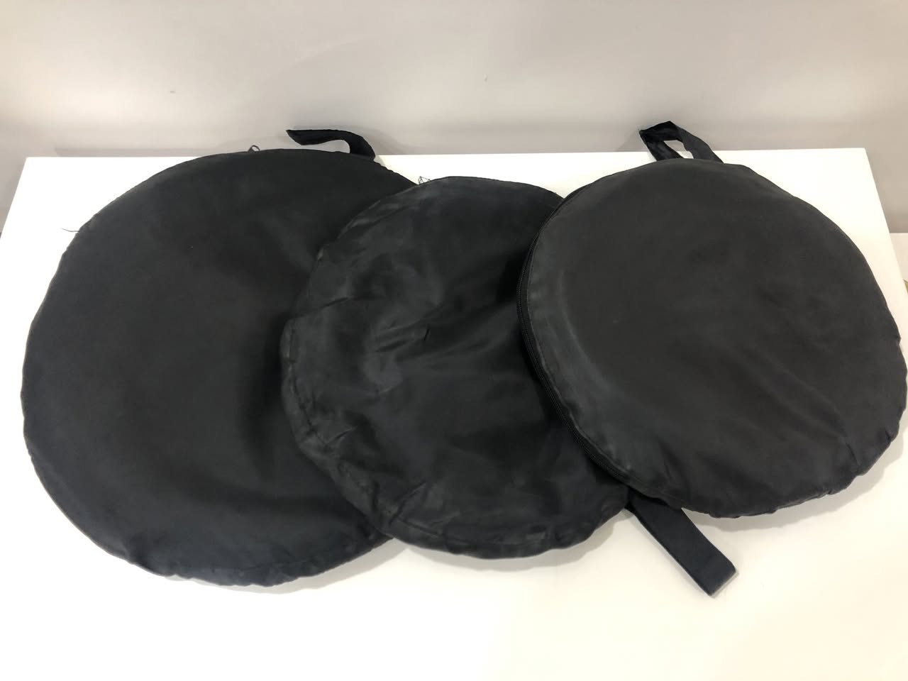 كانون 60D للبيع

 مع عدسات و فلاش و ترانزميتر بلوتوث و  ستاند ثلاثي للكامرا و ستاندات 3 للفلاش

الكامرا و ملحقاتها مشتريها من هولندا ميديا ماركت  عدا العدسة 18-135 من اربيل - استخدام قليل للهواية.

كامرا 60D  السعر 400,000

عدسة كانون 50MM  السعر 150,000

عدسة كانون 18-135MM السعر  150,000

عدسة Tamron 70-200mm f/2.8 DI  السعر 400,000

عدسة Tamron 17-50mm f/2.8 DI  تحتاج تزييت... السعر 150,000

فلاش Flash canon 580ex ii  السعر 200,000

ترانزميتر speed light transmitter ST-E2  السعر 100,000

جنطة كامرا و ملحقاتها السعر 50,000

حامل فلاش godox flash holder  السعر 25,000

الملحقات: عواكس عدد 3 ما بين كبير و وسط نظيفة جدا و ستاندات فلاش عدد3 و ستاند كامرا ...سعر كل الملحقات 125,000

الكامرا و ملحقاتها موجودة باربيل - للاتصال ***********
