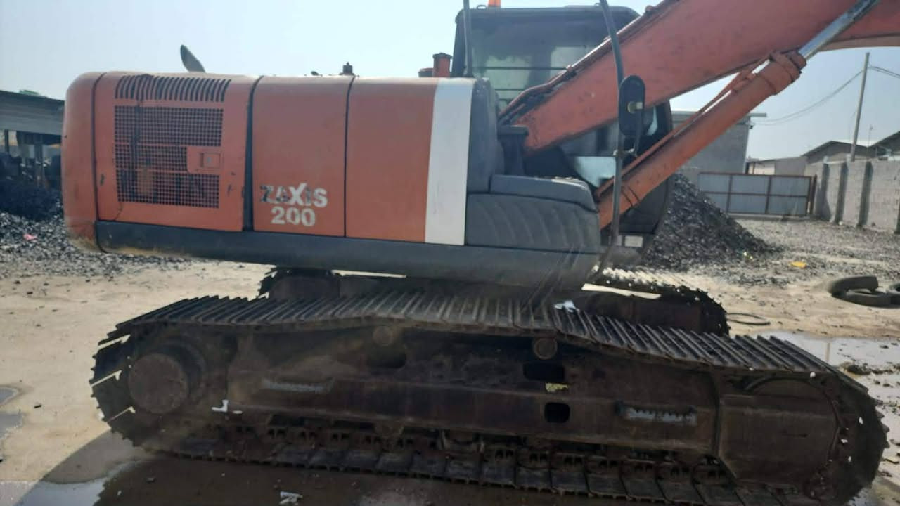 حفارة هيتاشي zx200.3 2011 للبيع جاهزة مكانه بغداد  . *********** 
077-371-12111
