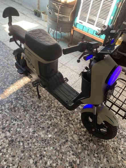 سلام عليكم دراجه شحن r9 ما صاله شهر من اخذته بعدهي جديده مكفوله 5 بطاريات اكبار وفحصهن ياله تاخذه تشغل عن طريق الكارت والريموند وسويج وبيه رجوع للخلف وبيه ام بي ثري بلوتوث ويواسبي وبيه هواي تفاصيل السعر ٤٥٠ قفل وهاذه رقمي ***********
