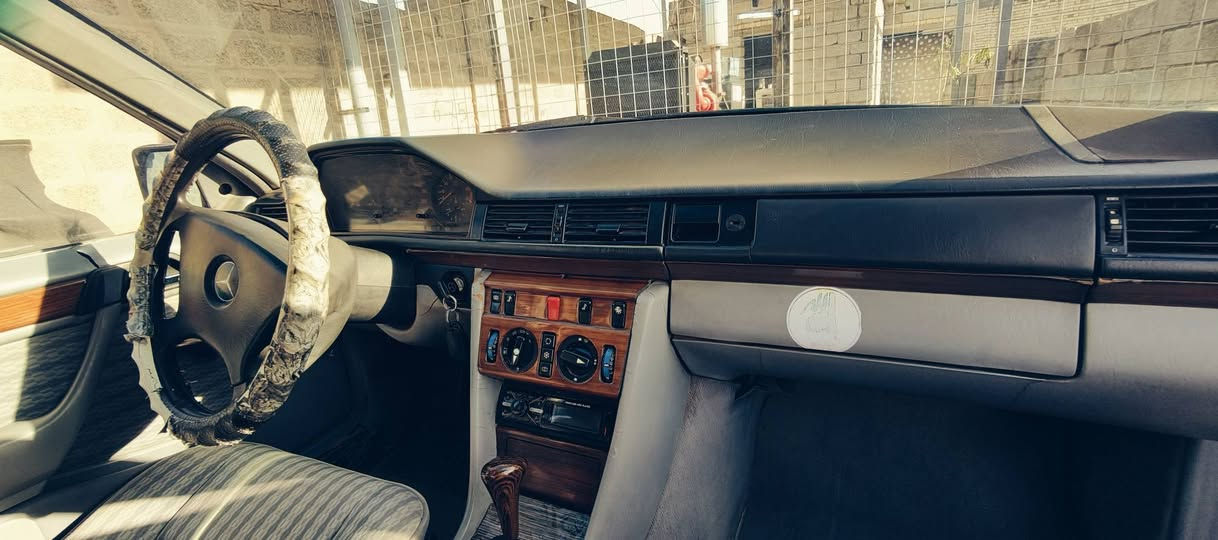 مارسدس دب موديل  90رقم ديالى  بسمي قواعد دبل سليمه محرك 2500 
السعر 60 
 العنوان بغداد  
رقم الهاتف ‏‪***********‬‏
