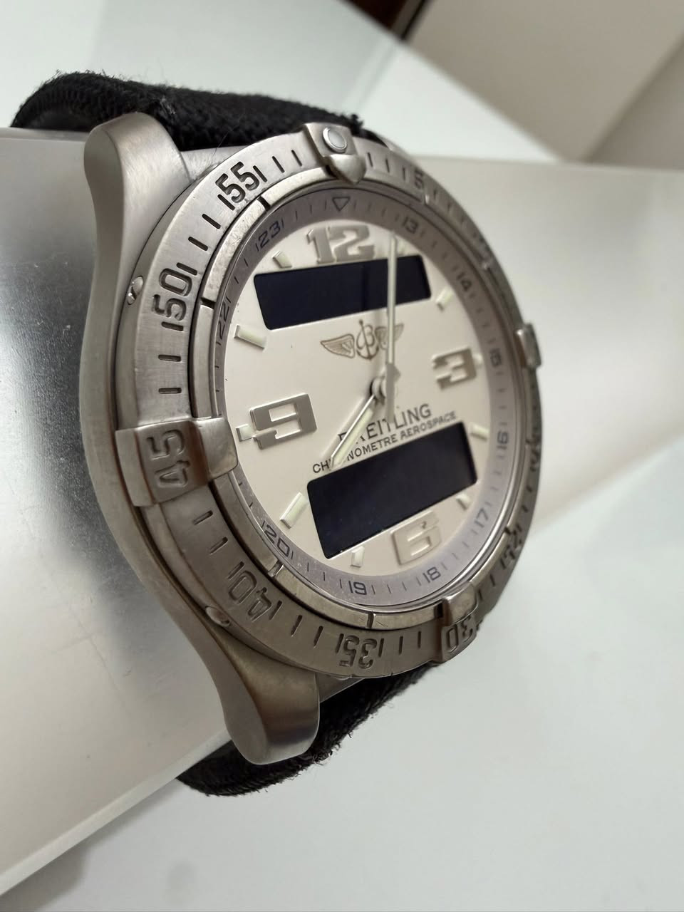 ساعه سويسريه اصليه 100% نوع Breitling Aerospace مينا ابيض نوادر وصعب جداً الحصول عليه متوفر بها عدة خصائص حالتها شبه جديده قطر 42 مطلوب 1400 دينار اردني للتواصل على الخاص او على الرقم 0785261118


**إذا كنت صاحب هذا الإعلان وتريد حذفه لأي سبب، رجاءا أرسل رسالة إلى الدعم الفني**