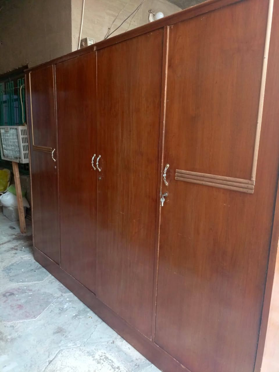 كنتور 3ابواب صاج السعر 150
كنتور 4ابواب صاج شغل حطاطه مقطع من الداخل مثل ماواضح بالصوره  السعر 210.فلوجه حي المعلمين. ***********
